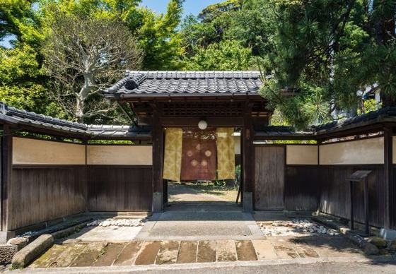 古民家の門